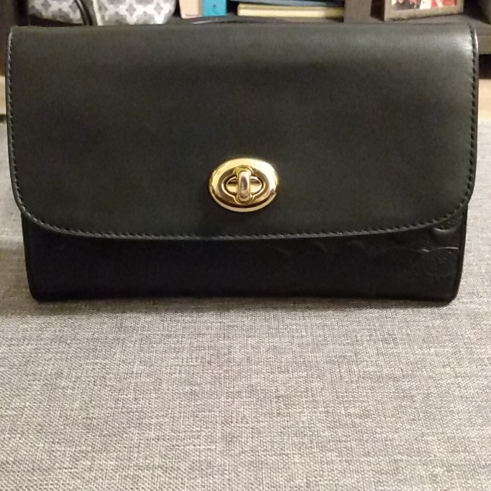 EUC Coach Clutch/Wristlet/Crossbody